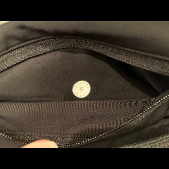 Lululemon Short Size 8 - Picture 4 of 4